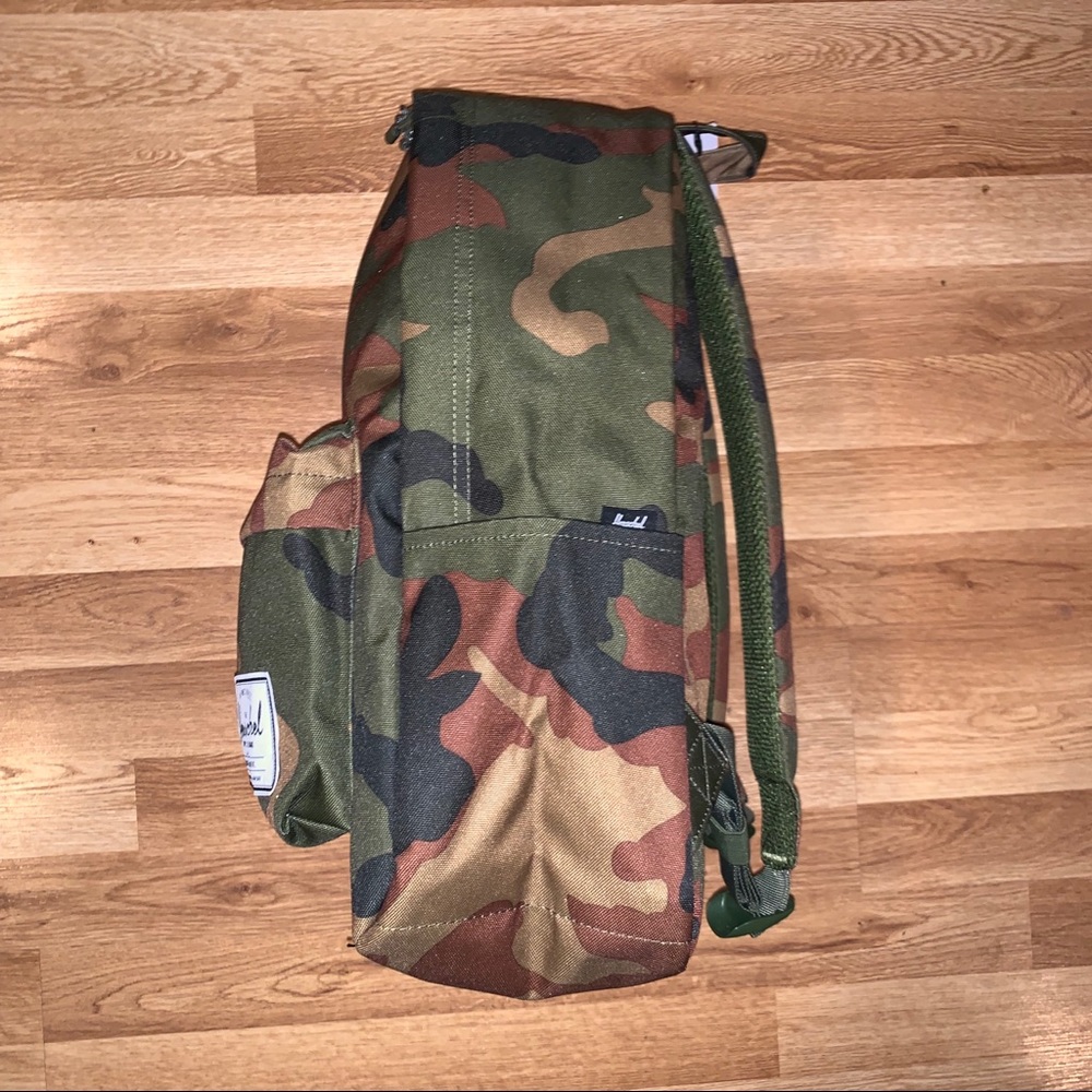 Herschel Supply Co. Camo Classic XL Backpack - Picture 5 of 8